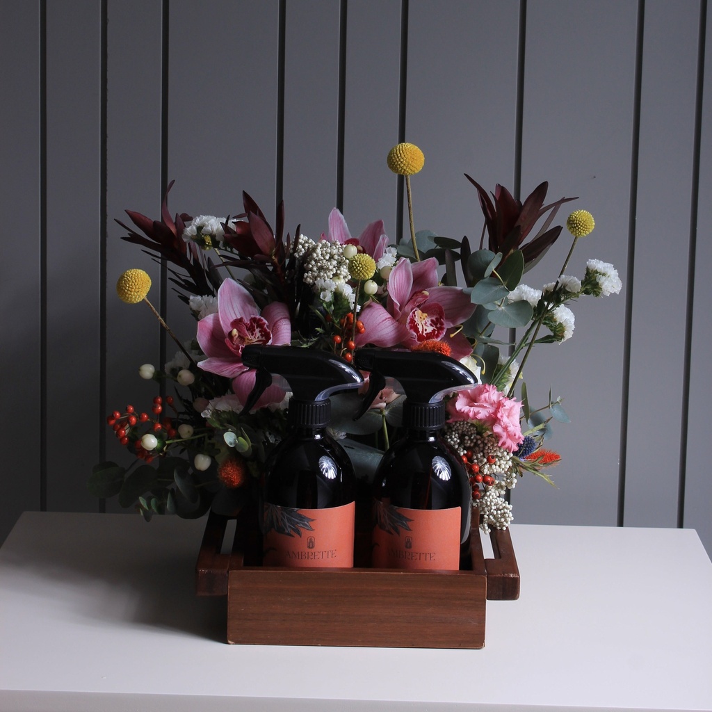 Tray with flowers + 2 all purpose perfumer