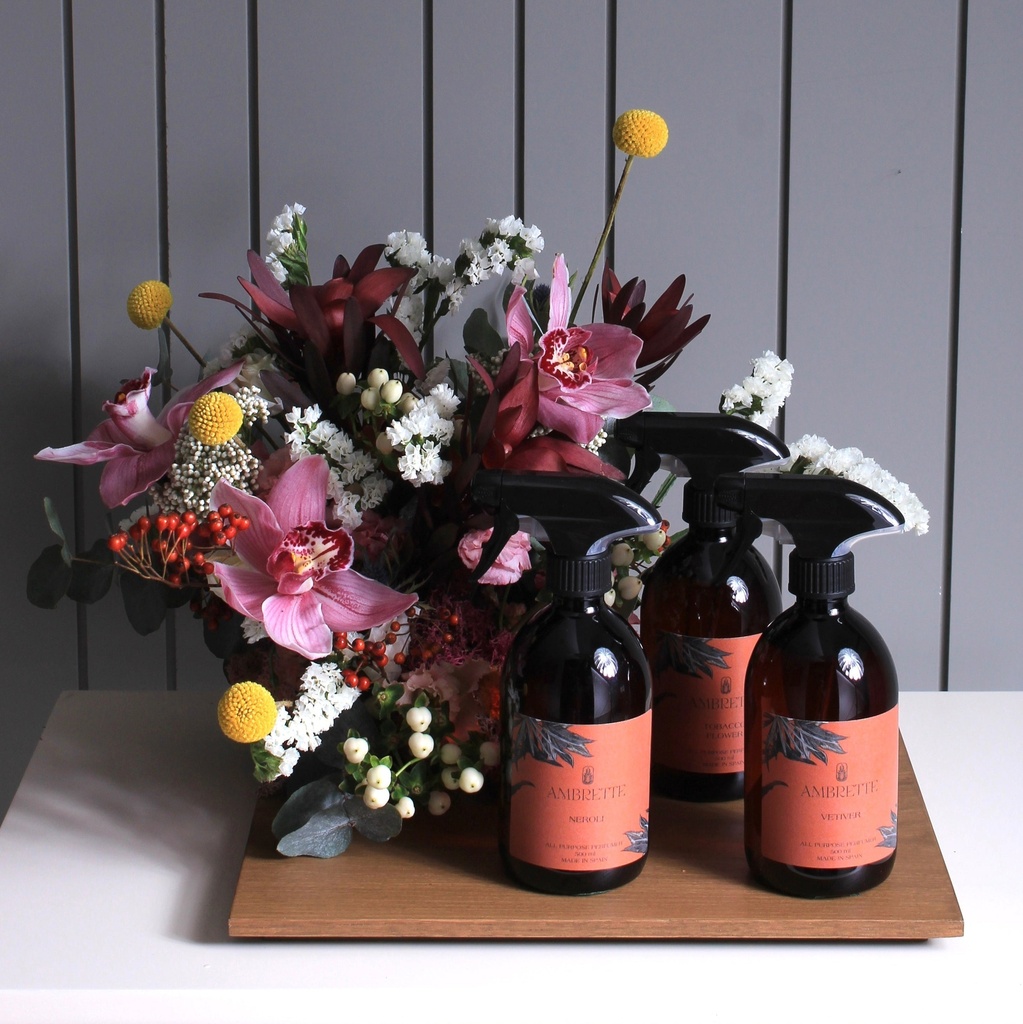 Tray with flowers + 3 all purpose perfumer